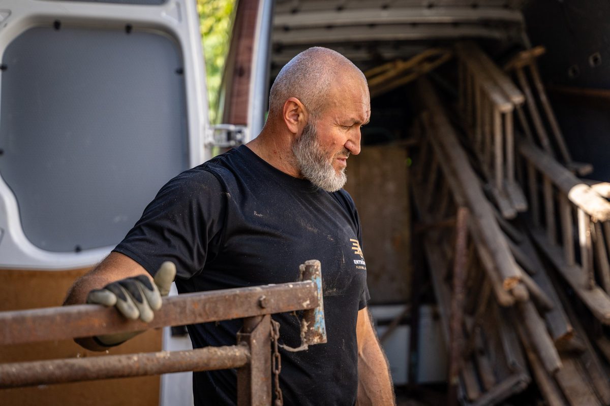Entrümpelung Roth – Ihr Team vor Ort Entrümpelung Metropolregion Nürnberg – Team mit Transporter