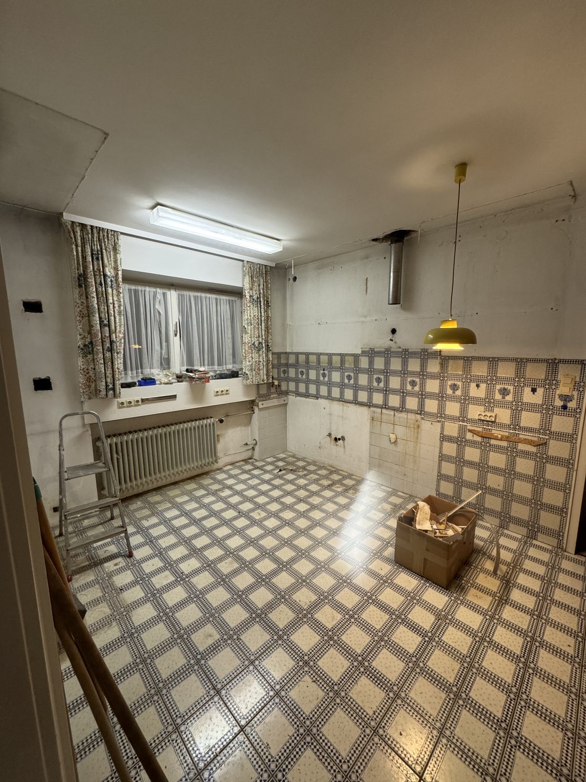 Küche entsorgen Nürnberg – Vor-Ort-Einsatz Küche entsorgen Nürnberg – Studenten-Power Team bei der Küchenentsorgung