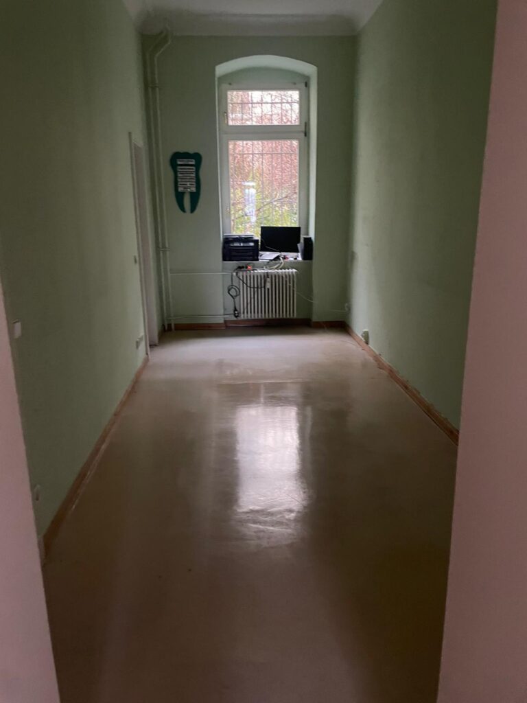 Ergebnis: Zahnarztpraxis besenrein geräumt Ergebnis: Zahnarztpraxis besenrein geräumt